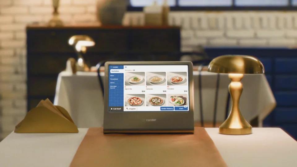 히어로 5 — 테이블 오더 사용 장면